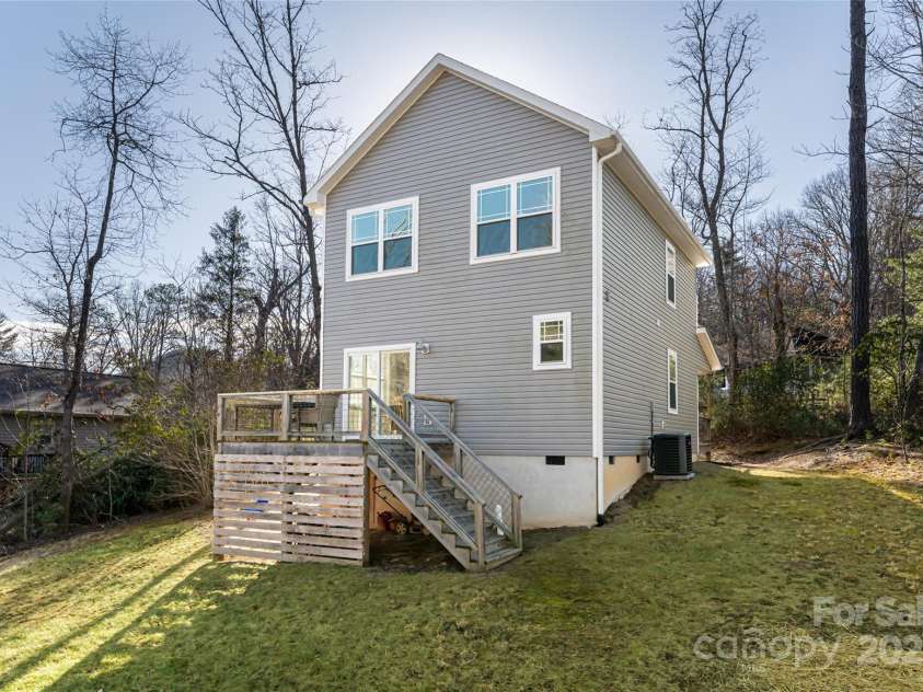 7 Pineview Road, Fairview, NC 28730.  MLS# CAR4211206, YatesRealty ID 22923. 