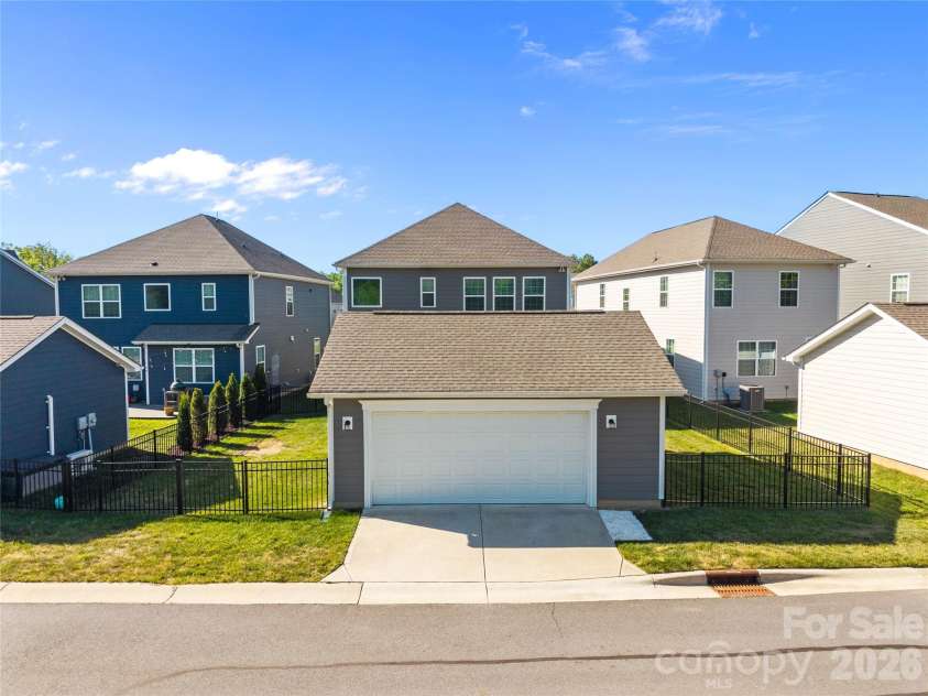 15721 White Quartz Lane, Davidson, NC 28036.  MLS# CAR4351942, YatesRealty ID 22924. 2 car backload detached garage