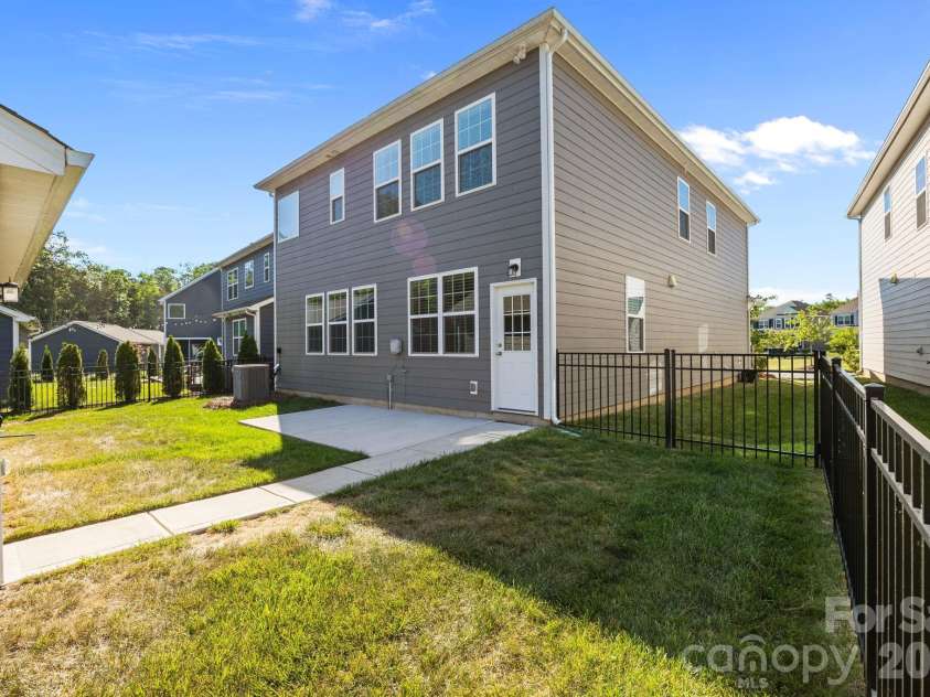 15721 White Quartz Lane, Davidson, NC 28036.  MLS# CAR4351942, YatesRealty ID 22924. Fully fenced backyard