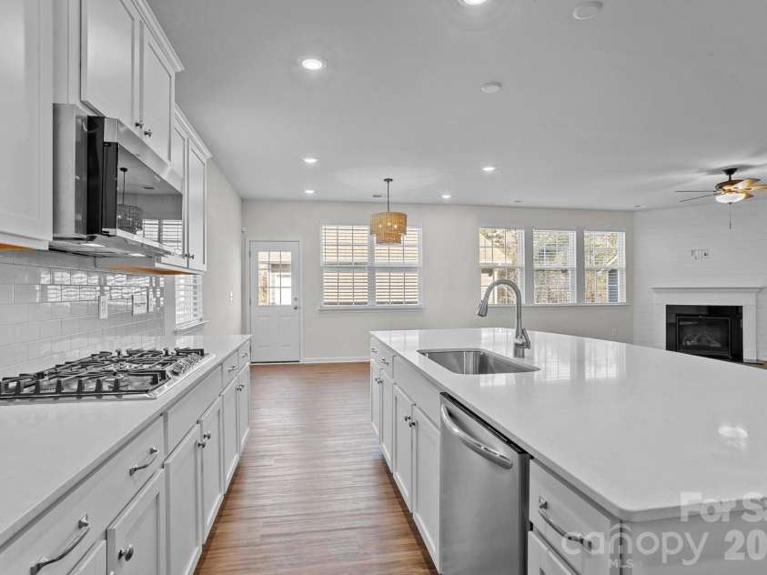 15721 White Quartz Lane, Davidson, NC 28036.  MLS# CAR4351942, YatesRealty ID 22924. Plenty of prep space
