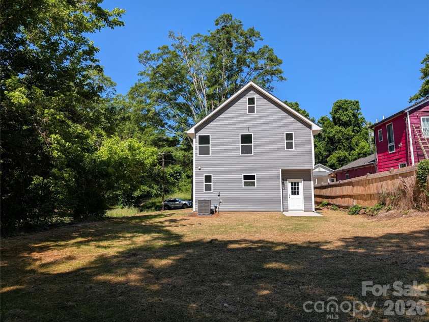 504 Oakland Drive, Shelby, NC 28150.  MLS# CAR4381264, YatesRealty ID 22926. 