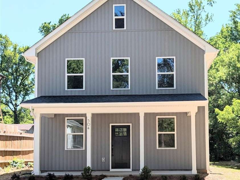 504 Oakland Drive, Shelby, NC 28150.  MLS# CAR4381264, YatesRealty ID 22926. 