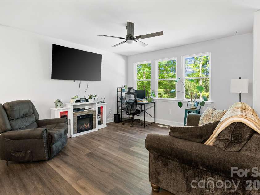3690 Innes Lane, Maiden, NC 28650.  MLS# CAR4375049, YatesRealty ID 22927. 
