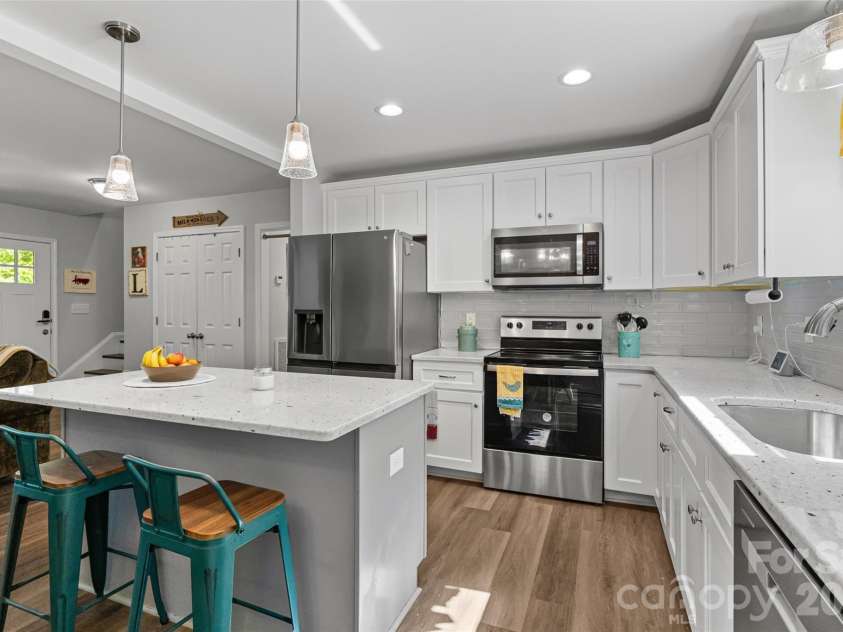 3690 Innes Lane, Maiden, NC 28650.  MLS# CAR4375049, YatesRealty ID 22927. 