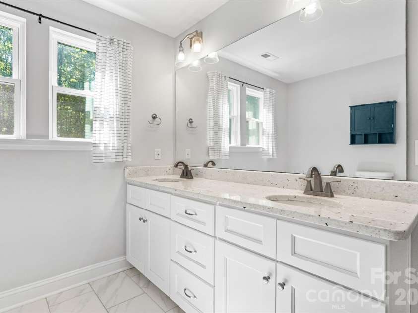 3690 Innes Lane, Maiden, NC 28650.  MLS# CAR4375049, YatesRealty ID 22927. 