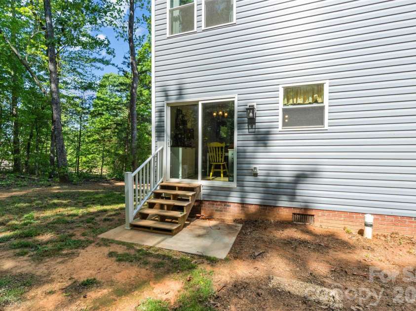 3690 Innes Lane, Maiden, NC 28650.  MLS# CAR4375049, YatesRealty ID 22927. 