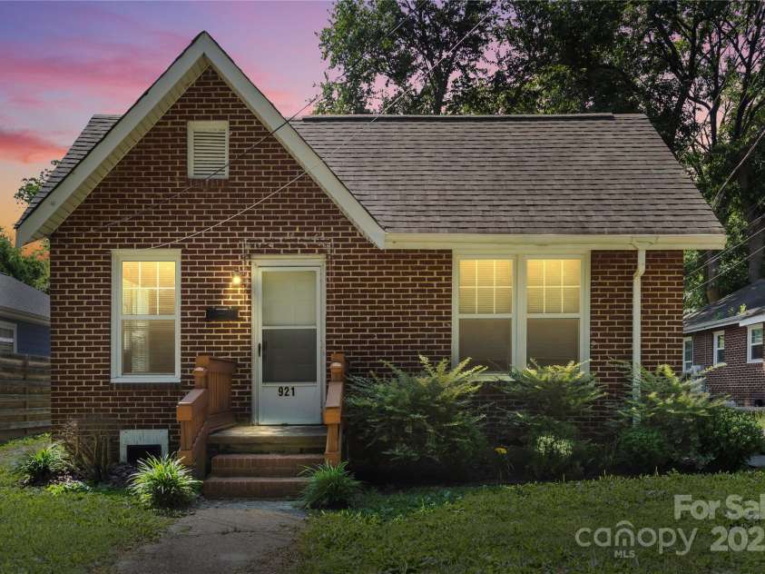 921 Jackson Street, Salisbury, NC 28144.  MLS# CAR4274019, YatesRealty ID 22927. 