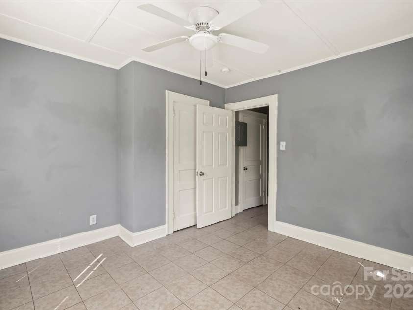 921 Jackson Street, Salisbury, NC 28144.  MLS# CAR4274019, YatesRealty ID 22927. 