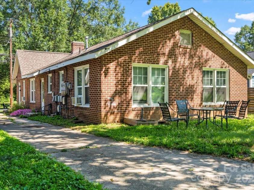 921 Jackson Street, Salisbury, NC 28144.  MLS# CAR4274019, YatesRealty ID 22927. 