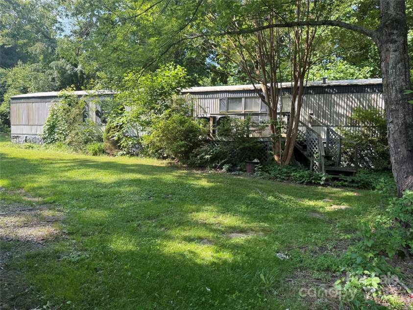 3 Erman Drive, Swannanoa, NC 28778.  MLS# CAR4267080, YatesRealty ID 22928. 