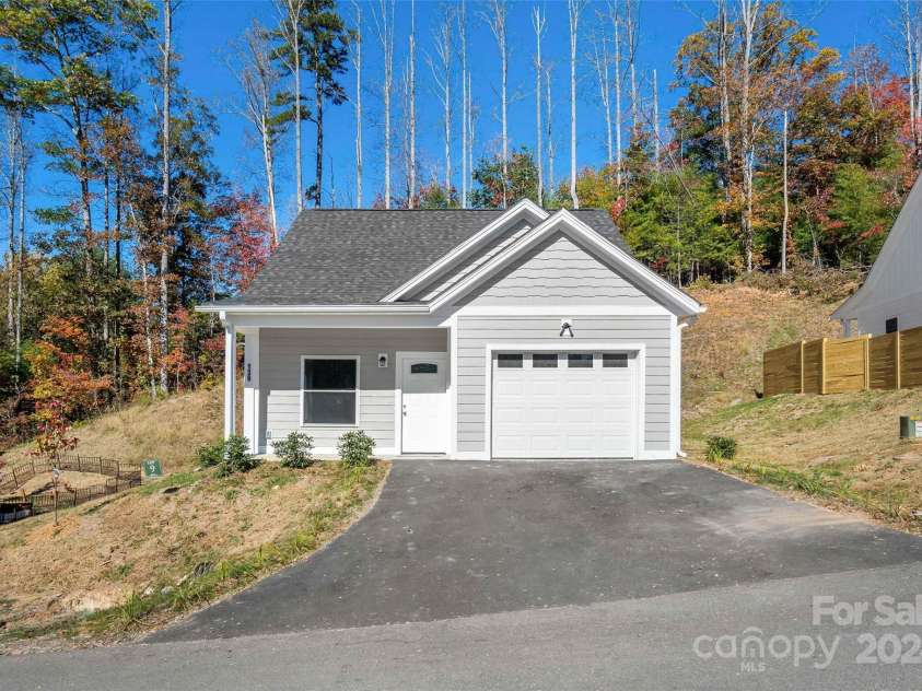 136 Northbend Drive, Asheville, NC 28804.  MLS# CAR4195615, YatesRealty ID 2293. 