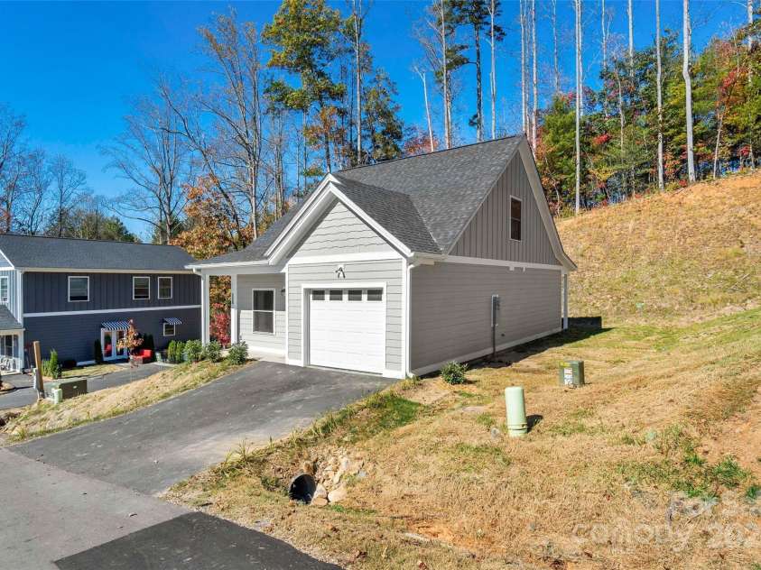 136 Northbend Drive, Asheville, NC 28804.  MLS# CAR4195615, YatesRealty ID 2293. 