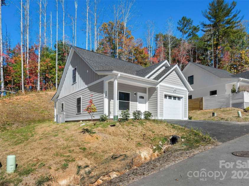 136 Northbend Drive, Asheville, NC 28804.  MLS# CAR4195615, YatesRealty ID 2293. 