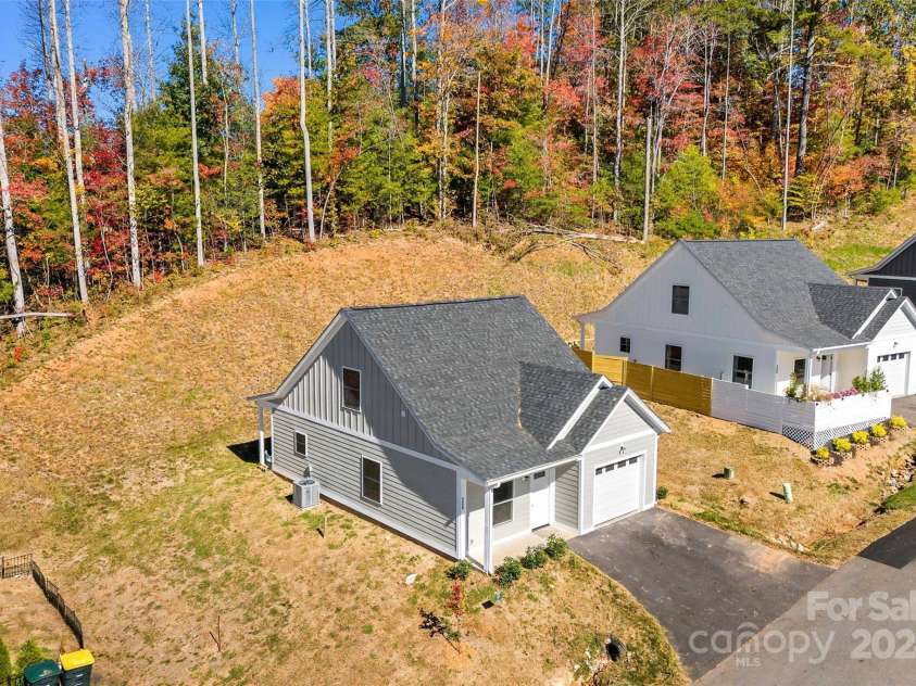 136 Northbend Drive, Asheville, NC 28804.  MLS# CAR4195615, YatesRealty ID 2293. 
