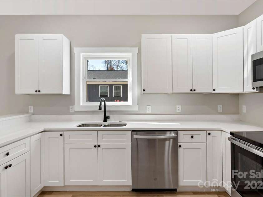 136 Northbend Drive, Asheville, NC 28804.  MLS# CAR4195615, YatesRealty ID 2293. 