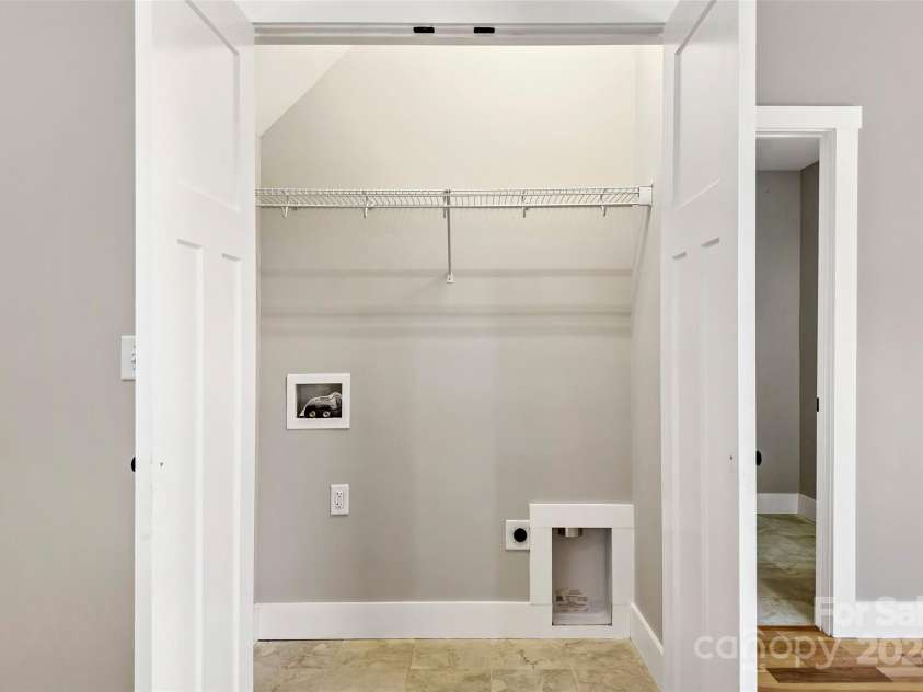 136 Northbend Drive, Asheville, NC 28804.  MLS# CAR4195615, YatesRealty ID 2293. 