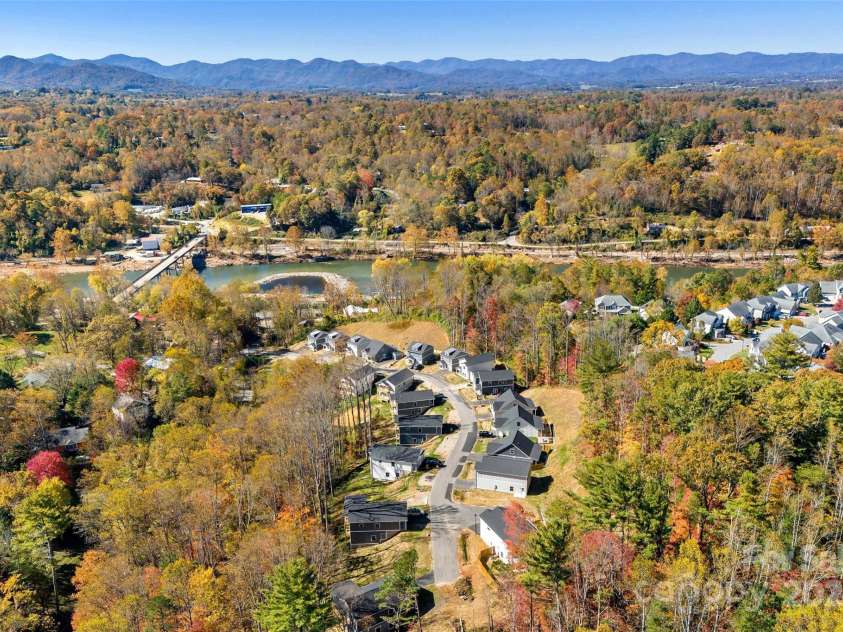 136 Northbend Drive, Asheville, NC 28804.  MLS# CAR4195615, YatesRealty ID 2293. 