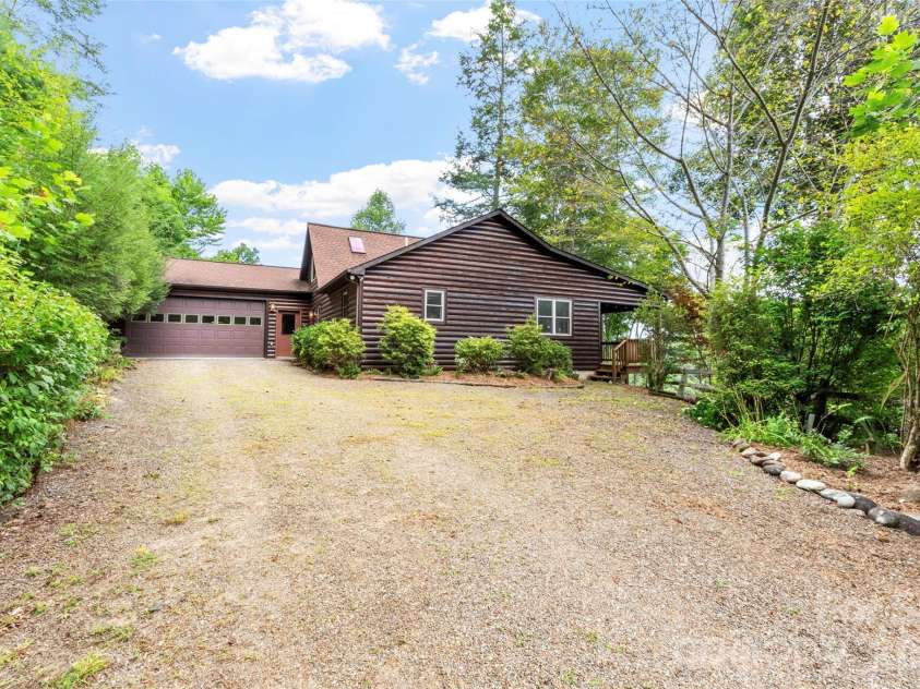 346 Appaloosa Trail, Burnsville, NC 28714.  MLS# CAR4312103, YatesRealty ID 2293. 