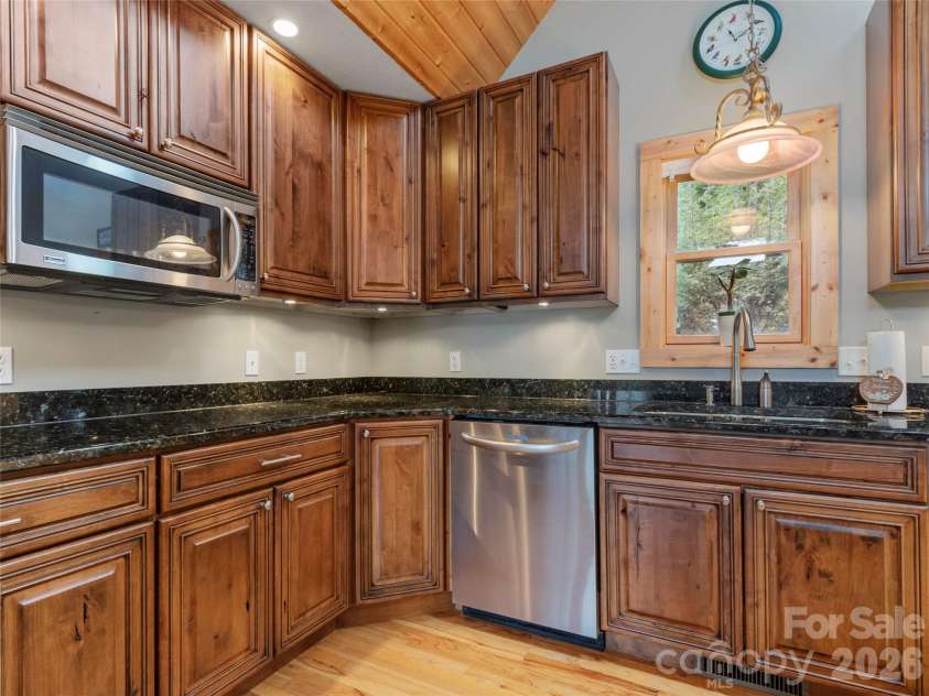 346 Appaloosa Trail, Burnsville, NC 28714.  MLS# CAR4312103, YatesRealty ID 2293. Kitchen