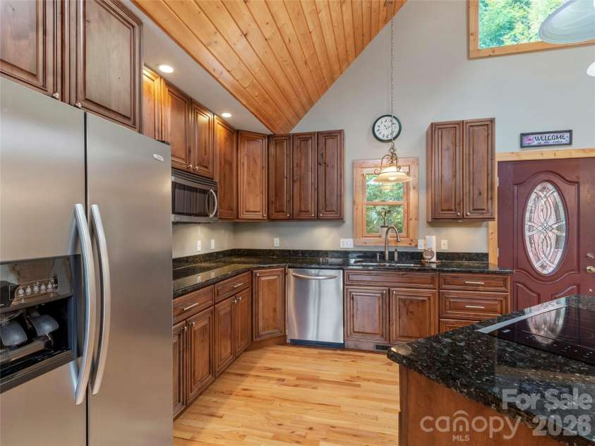 346 Appaloosa Trail, Burnsville, NC 28714.  MLS# CAR4312103, YatesRealty ID 2293. Kitchen