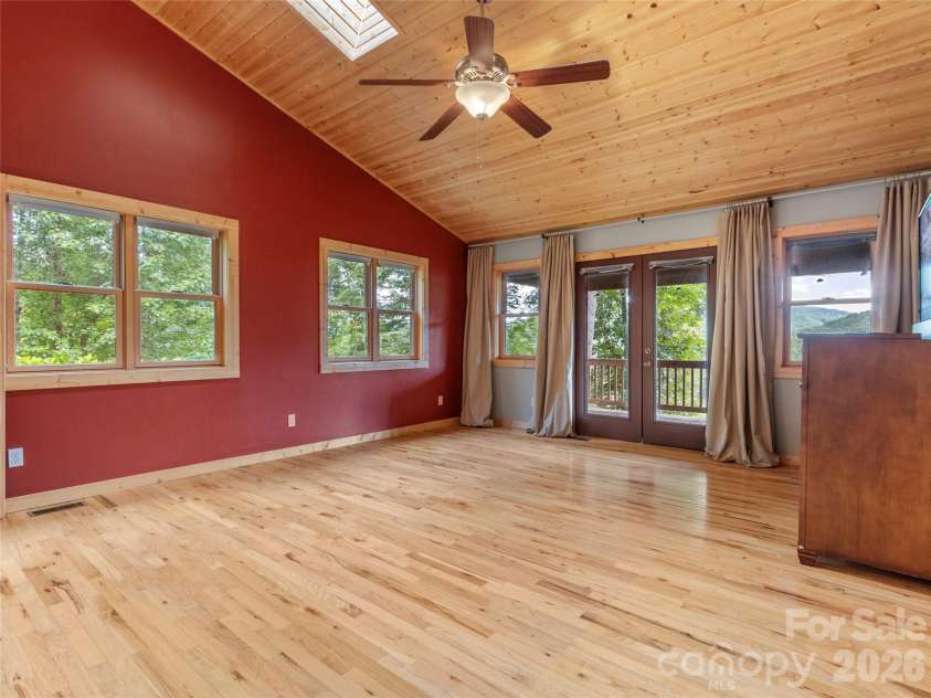 346 Appaloosa Trail, Burnsville, NC 28714.  MLS# CAR4312103, YatesRealty ID 2293. Primary bedroom