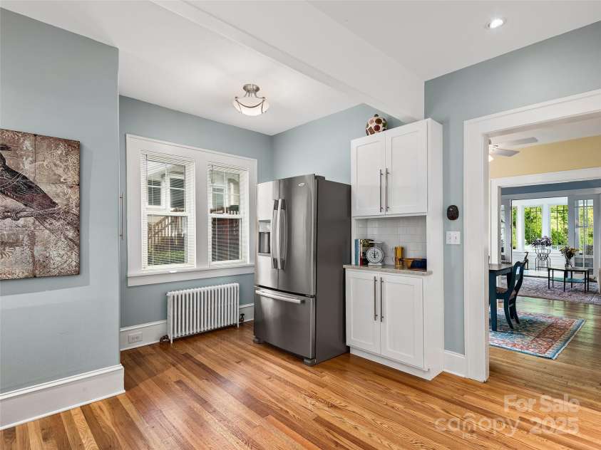 25 Mount Vernon Circle, Asheville, NC 28804.  MLS# CAR4264228, YatesRealty ID 22930. 