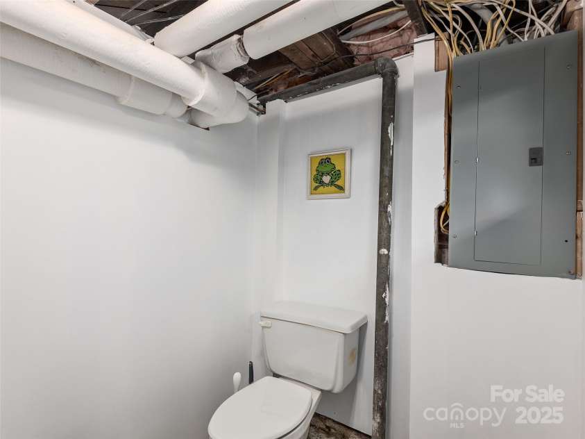 25 Mount Vernon Circle, Asheville, NC 28804.  MLS# CAR4264228, YatesRealty ID 22930. 