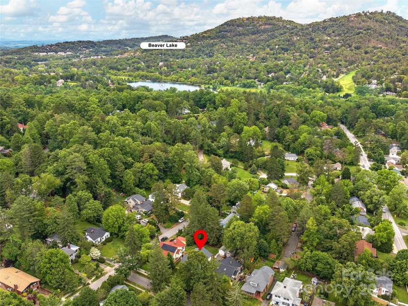 25 Mount Vernon Circle, Asheville, NC 28804.  MLS# CAR4264228, YatesRealty ID 22930. 