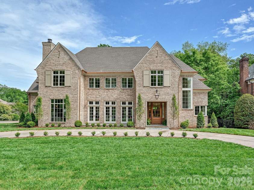3701 Pelham Lane, Charlotte, NC 28211.  MLS# CAR4361615, YatesRealty ID 22930. 3701 Pelham Lane