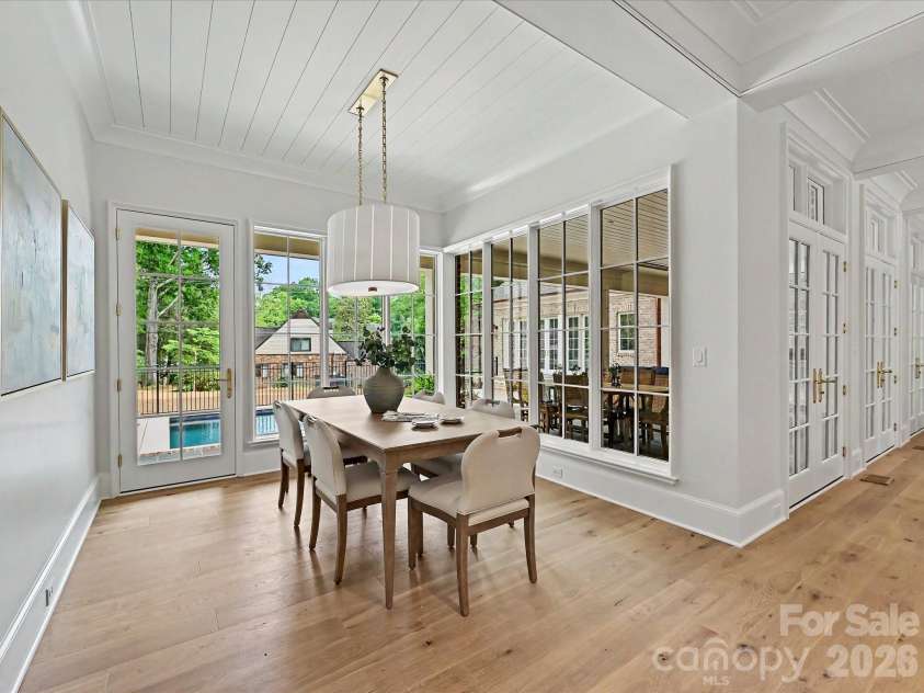 3701 Pelham Lane, Charlotte, NC 28211.  MLS# CAR4361615, YatesRealty ID 22930. Breakfast Area