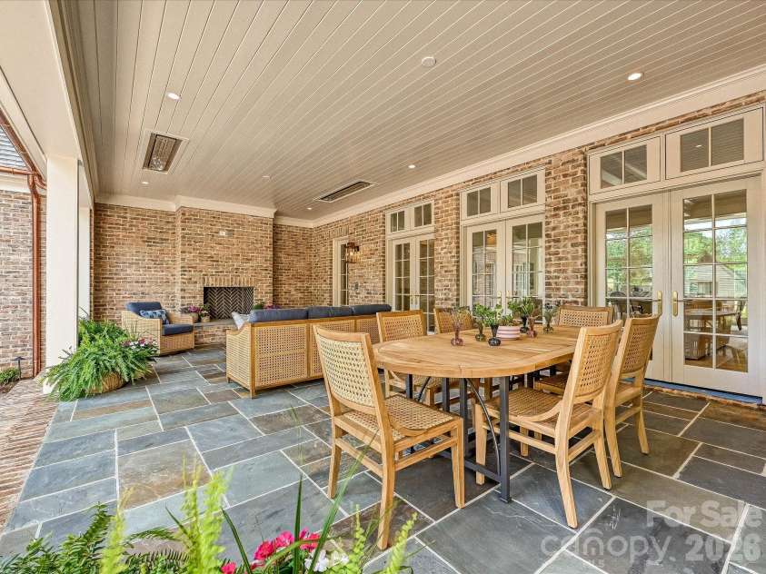 3701 Pelham Lane, Charlotte, NC 28211.  MLS# CAR4361615, YatesRealty ID 22930. Covered Patio