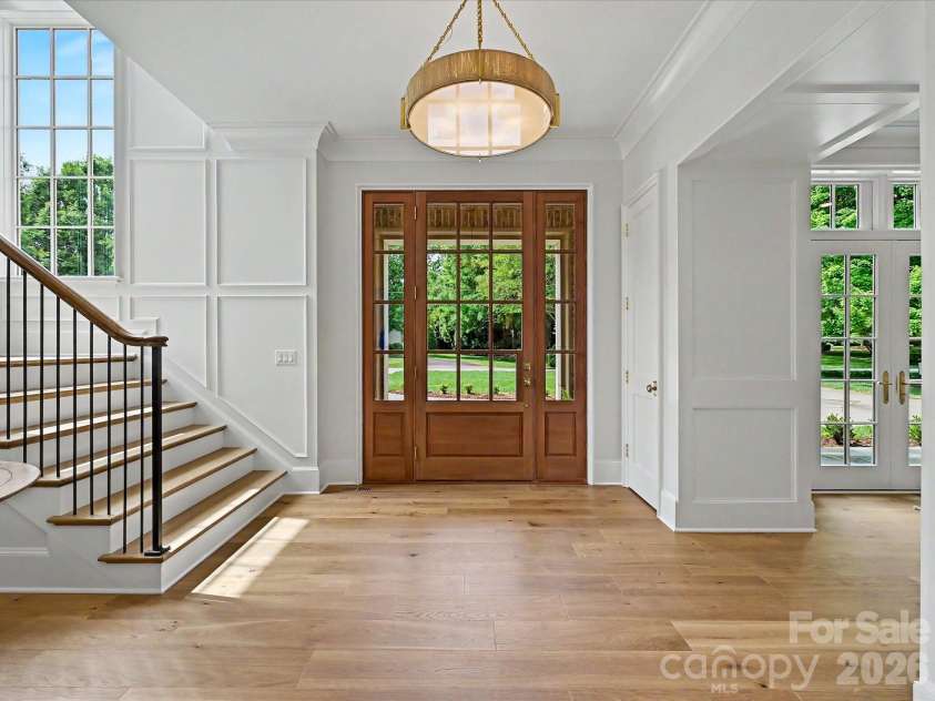3701 Pelham Lane, Charlotte, NC 28211.  MLS# CAR4361615, YatesRealty ID 22930. Foyer