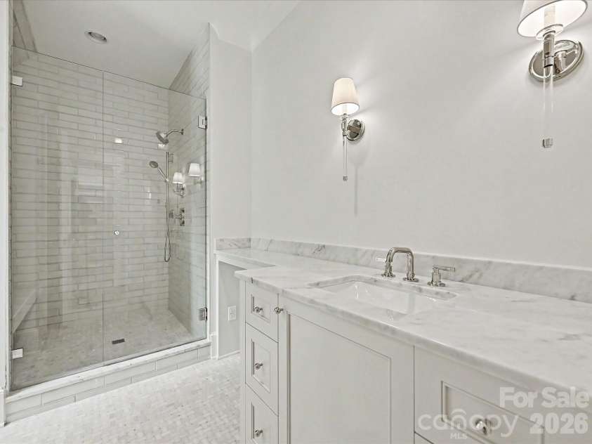 3701 Pelham Lane, Charlotte, NC 28211.  MLS# CAR4361615, YatesRealty ID 22930. Full Bathroom
