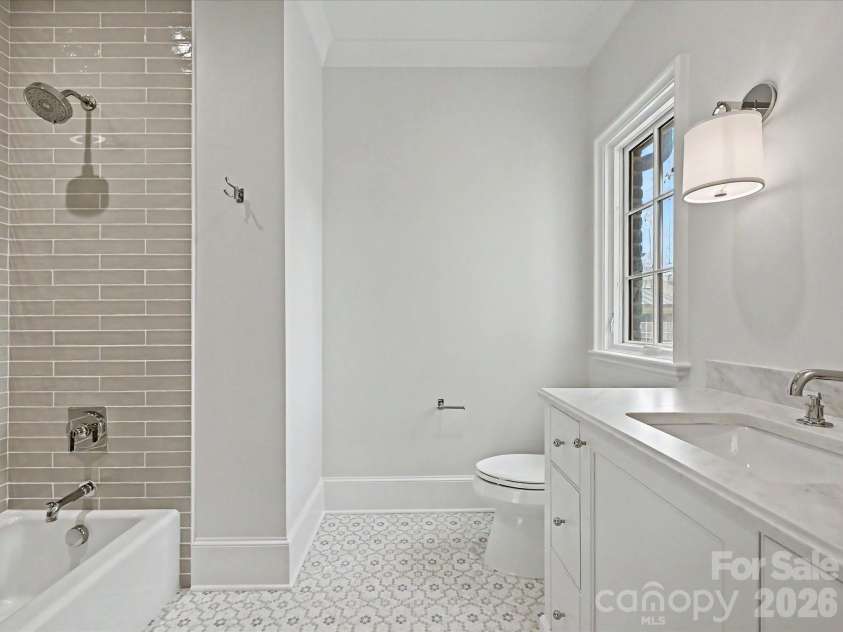 3701 Pelham Lane, Charlotte, NC 28211.  MLS# CAR4361615, YatesRealty ID 22930. Full Bathroom