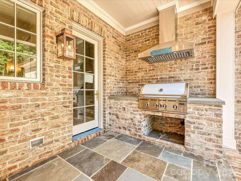 3701 Pelham Lane, Charlotte, NC 28211.  MLS# CAR4361615, YatesRealty ID 22930. Grilling Station