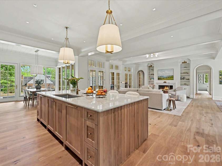 3701 Pelham Lane, Charlotte, NC 28211.  MLS# CAR4361615, YatesRealty ID 22930. Kitchen