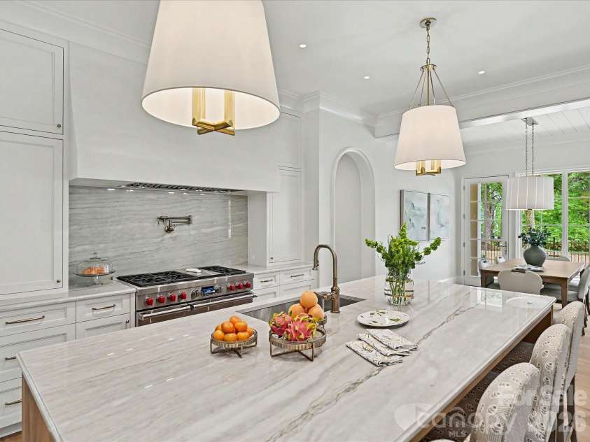 3701 Pelham Lane, Charlotte, NC 28211.  MLS# CAR4361615, YatesRealty ID 22930. Kitchen