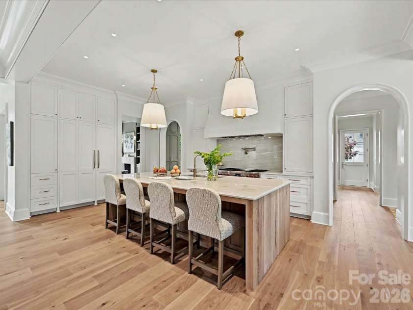 3701 Pelham Lane, Charlotte, NC 28211.  MLS# CAR4361615, YatesRealty ID 22930. Kitchen