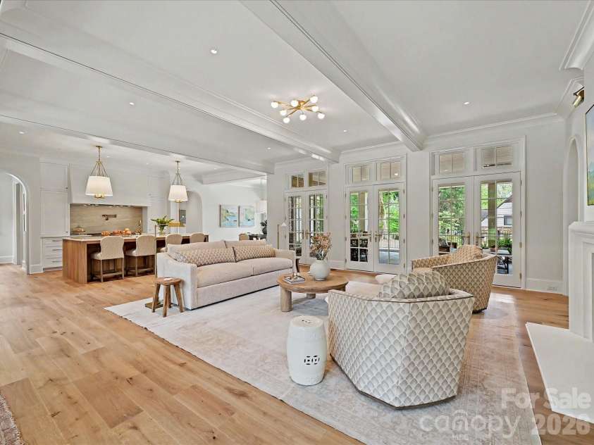 3701 Pelham Lane, Charlotte, NC 28211.  MLS# CAR4361615, YatesRealty ID 22930. Living Room