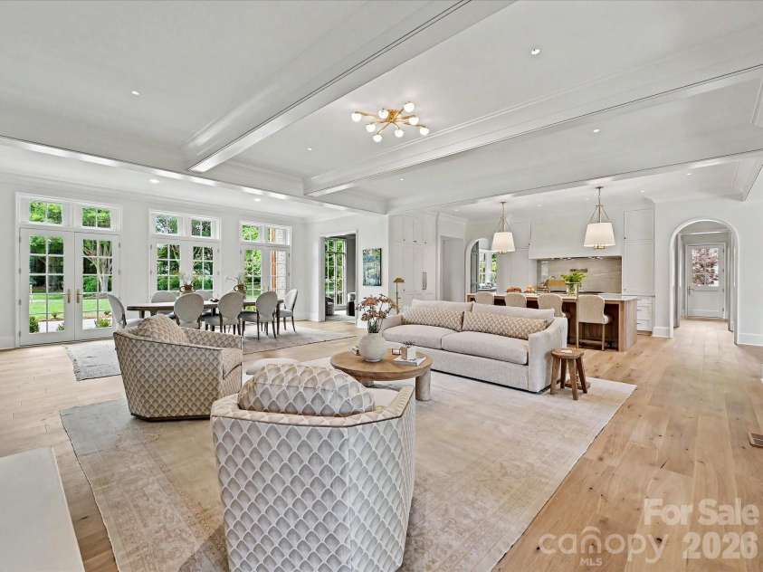 3701 Pelham Lane, Charlotte, NC 28211.  MLS# CAR4361615, YatesRealty ID 22930. Living Room