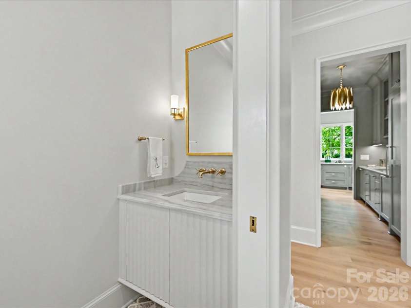 3701 Pelham Lane, Charlotte, NC 28211.  MLS# CAR4361615, YatesRealty ID 22930. Powder Room