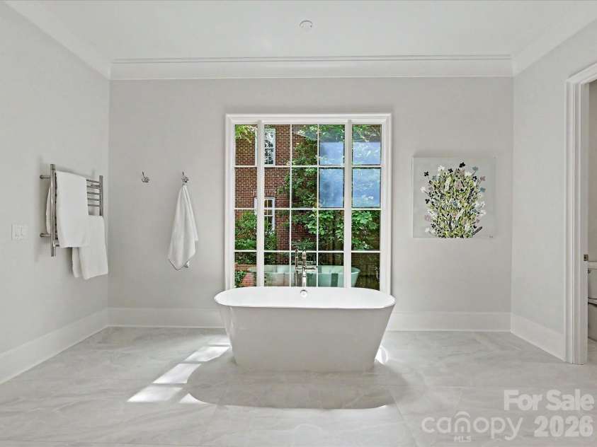 3701 Pelham Lane, Charlotte, NC 28211.  MLS# CAR4361615, YatesRealty ID 22930. Primary Bathroom