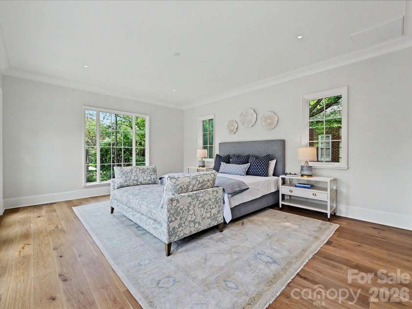 3701 Pelham Lane, Charlotte, NC 28211.  MLS# CAR4361615, YatesRealty ID 22930. Primary Bedroom