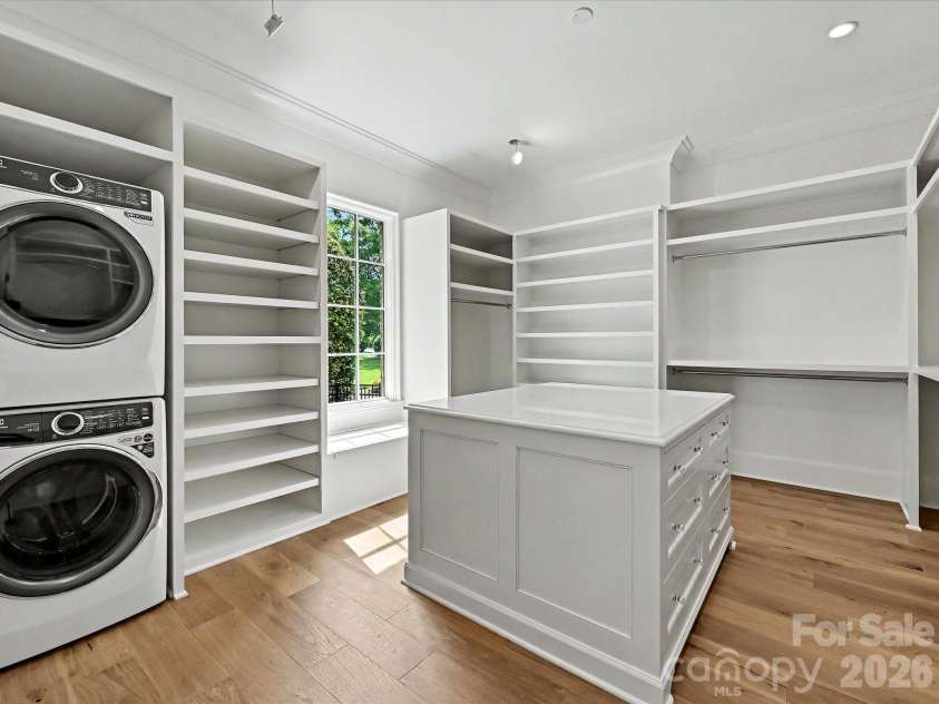 3701 Pelham Lane, Charlotte, NC 28211.  MLS# CAR4361615, YatesRealty ID 22930. Primary W.I.C