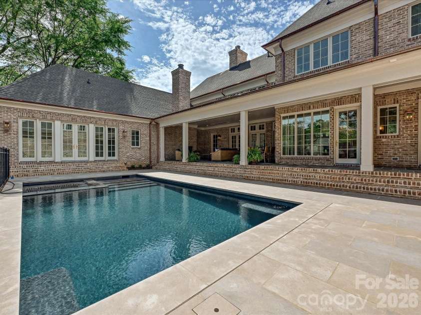 3701 Pelham Lane, Charlotte, NC 28211.  MLS# CAR4361615, YatesRealty ID 22930. Private Pool