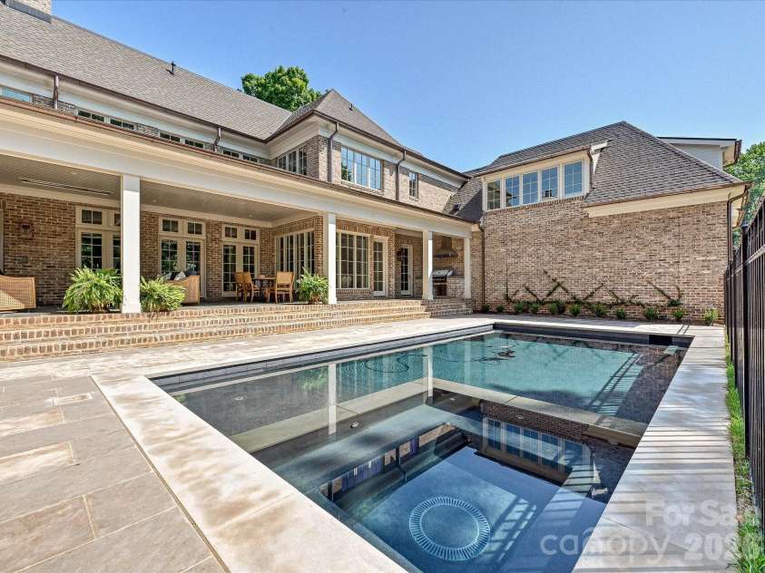 3701 Pelham Lane, Charlotte, NC 28211.  MLS# CAR4361615, YatesRealty ID 22930. Private Pool