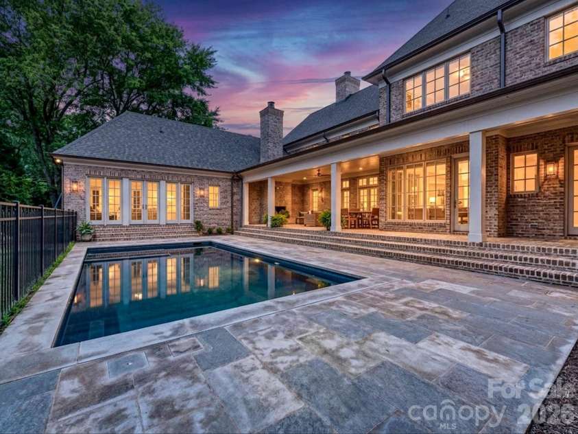 3701 Pelham Lane, Charlotte, NC 28211.  MLS# CAR4361615, YatesRealty ID 22930. Private Pool