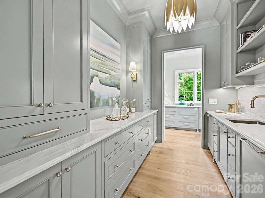 3701 Pelham Lane, Charlotte, NC 28211.  MLS# CAR4361615, YatesRealty ID 22930. Scullery