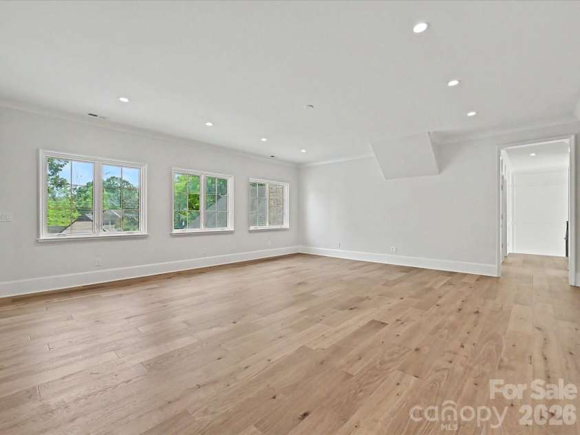 3701 Pelham Lane, Charlotte, NC 28211.  MLS# CAR4361615, YatesRealty ID 22930. Upstairs Lounge