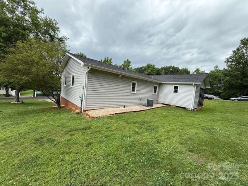 2410 Mt Herman Heights, Hudson, NC 28638.  MLS# CAR4266501, YatesRealty ID 22931. 